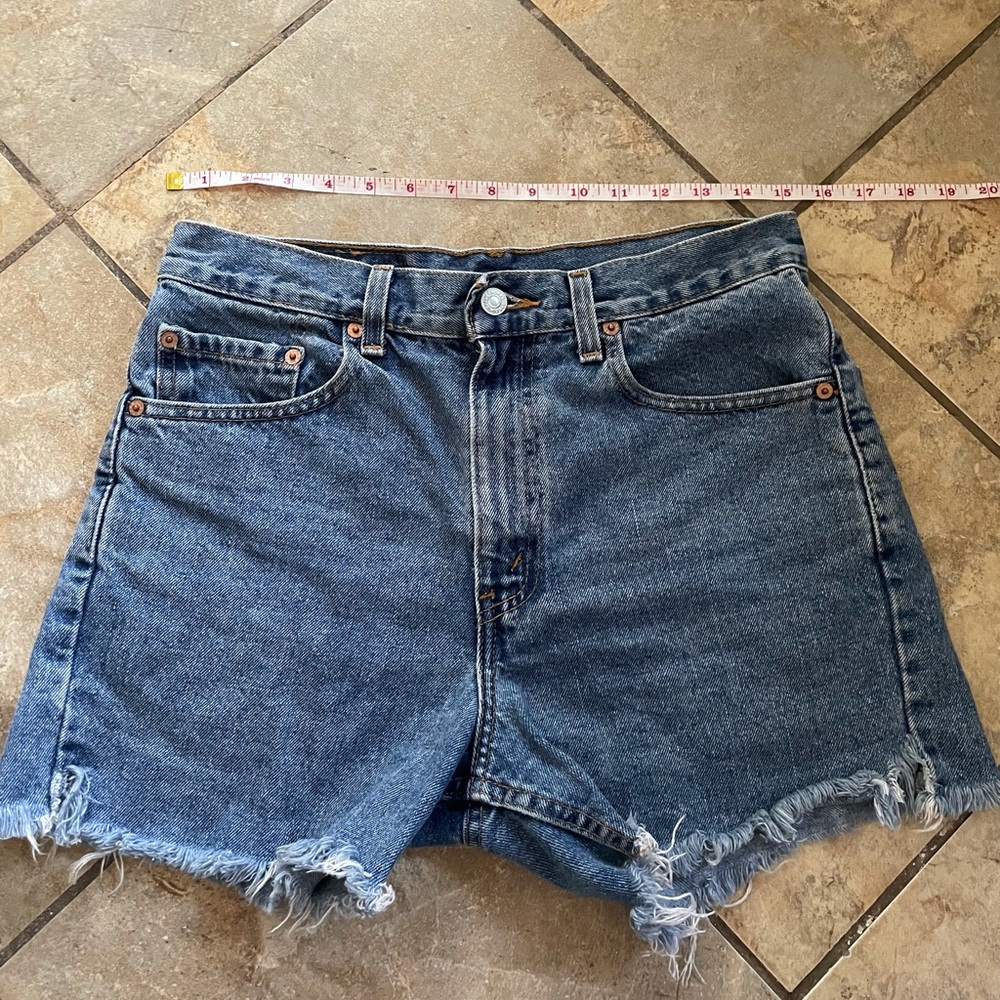 High rise Levi’s cutoffs